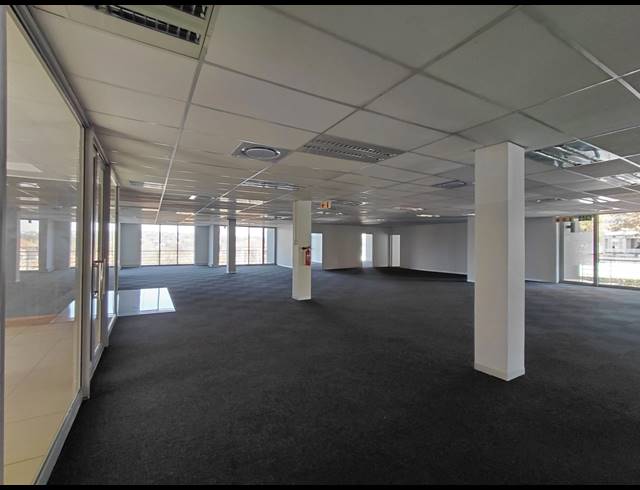 659M² OFFICE TO LET IN BRYANSTON